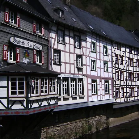 Bright Holiday Home In Bullingen With Jacuzzi Casa vacanze *