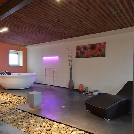 Casa vacanze Bright Holiday Home In Bullingen With Jacuzzi Afst