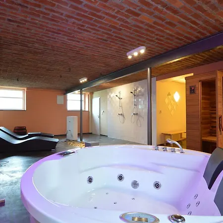 Bright Holiday Home In Bullingen With Jacuzzi Casa vacanze