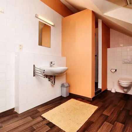 Casa vacanze Bright Holiday Home In Bullingen With Jacuzzi *