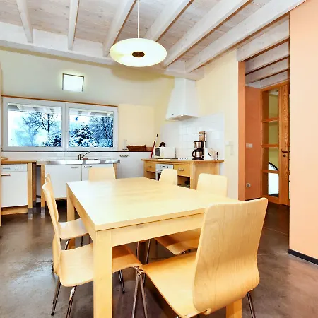 Casa vacanze Bright Holiday Home In Bullingen With Jacuzzi Afst